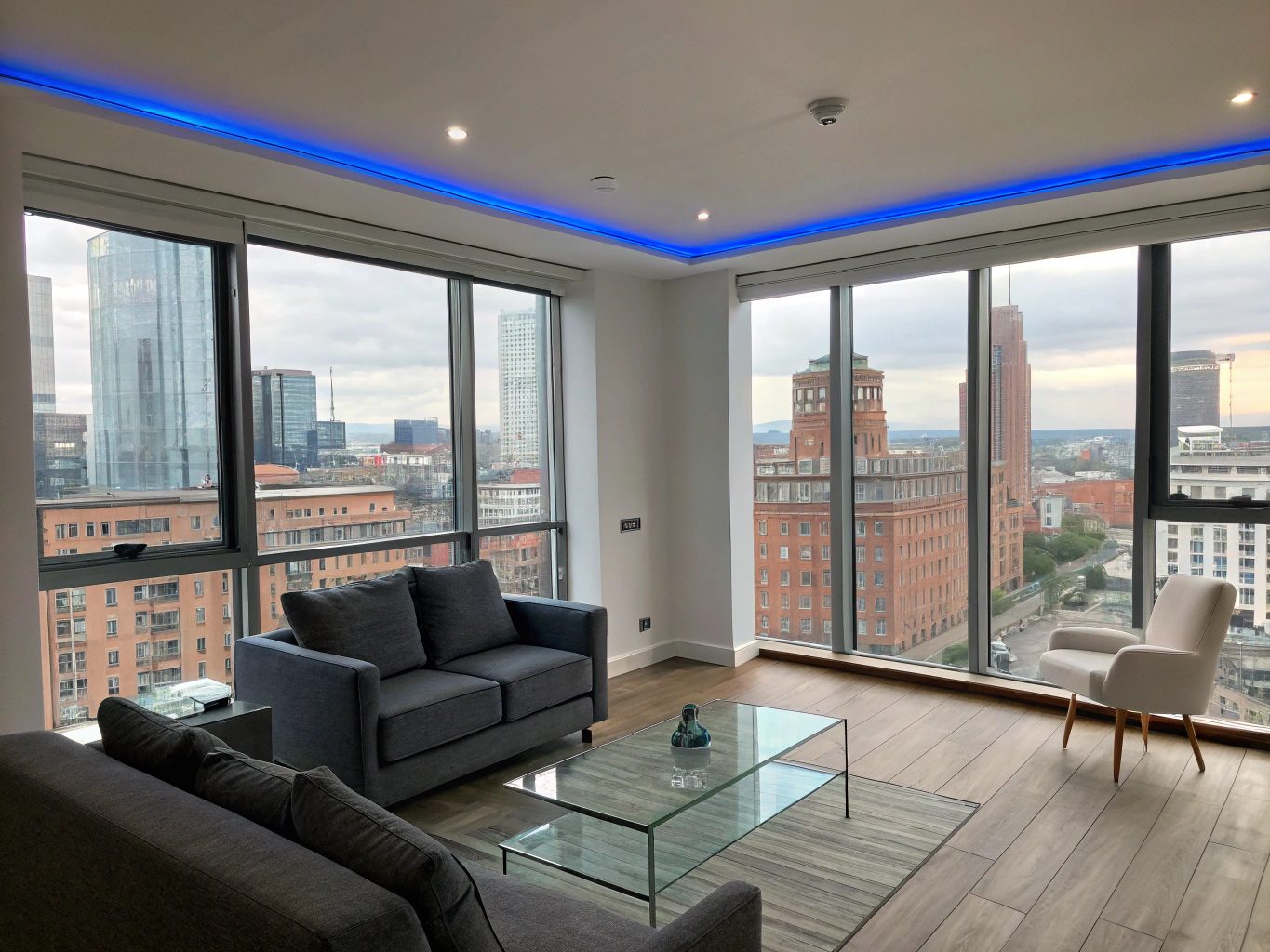 Minimalist UK Home with Intelligent Lighting